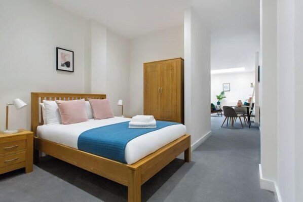 Tempat tidur bayi