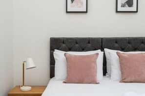 Cribs/infant beds - Viridian Apartments in Queen's Park Serviced Apartments (Brent)