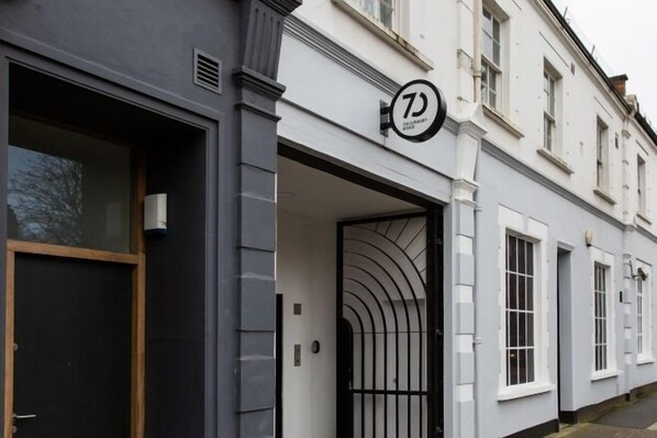 Exterior - Viridian Apartments in Queen's Park Serviced Apartments (Brent)