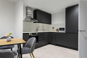 Cribs/infant beds - Viridian Apartments in Queen's Park Serviced Apartments (Brent)