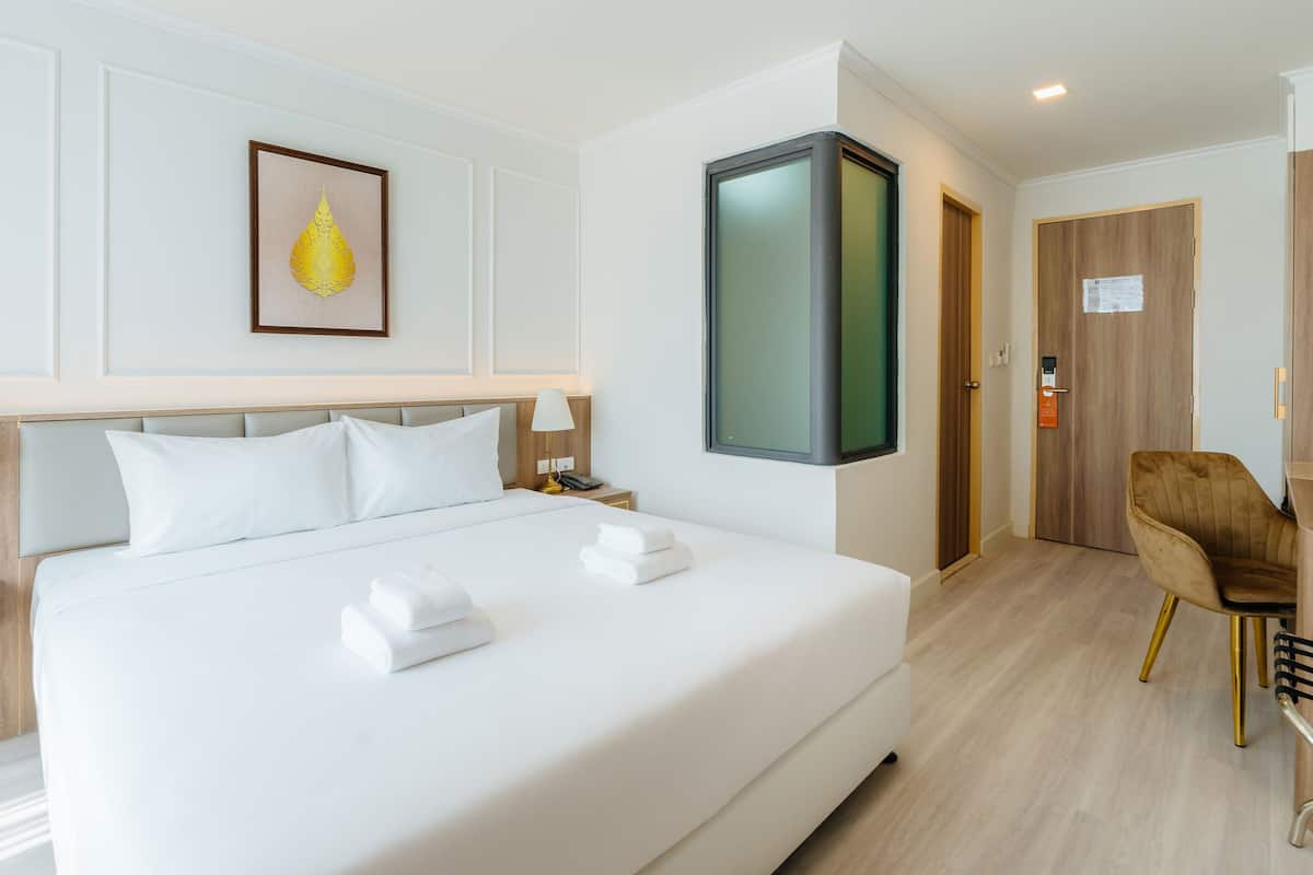 Luxury Premier Room | In-room safe, free WiFi, bed sheets
