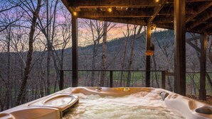 A hot tub with a view of a forested area. - Slope View Chalet Hot Tub, Firepit, Family Fun (McGaheysville)