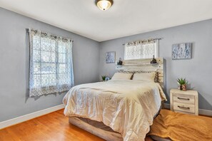 2 bedrooms, iron/ironing board, WiFi, bed sheets