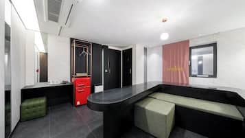 Desk, laptop workspace, free WiFi, bed sheets