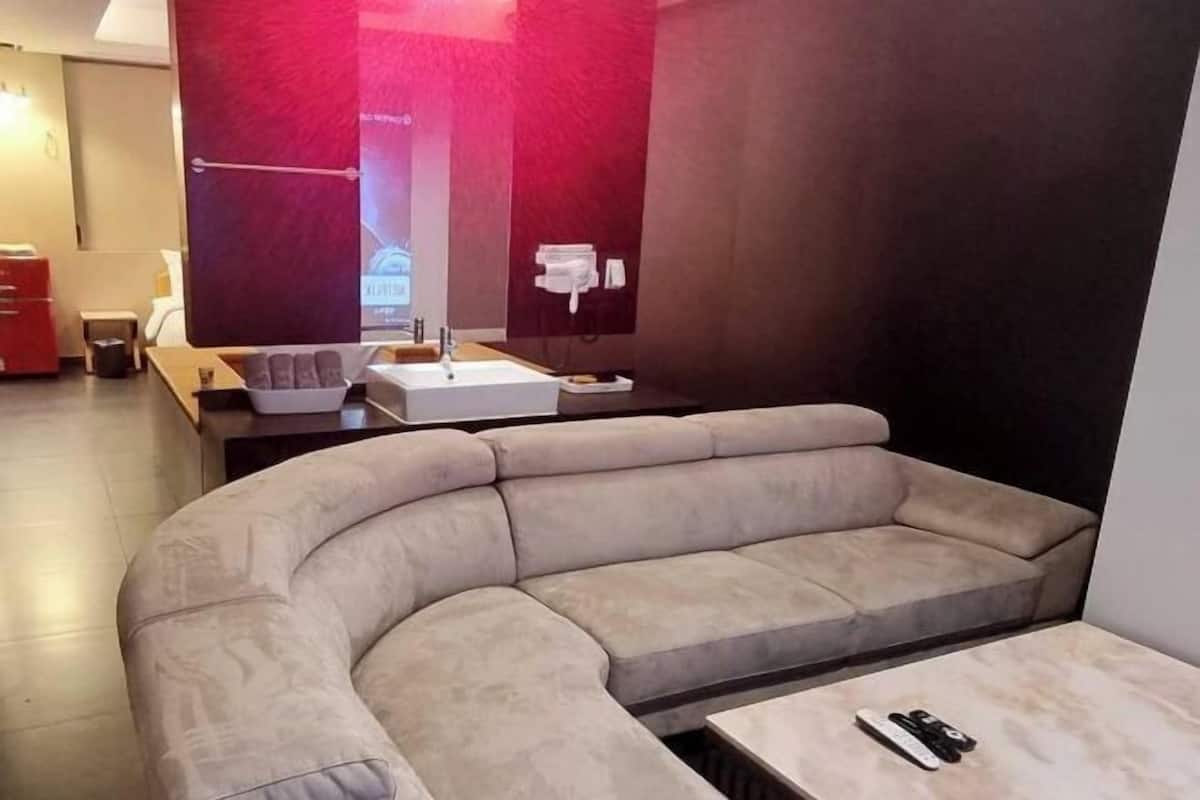 Desk, free WiFi, wheelchair access