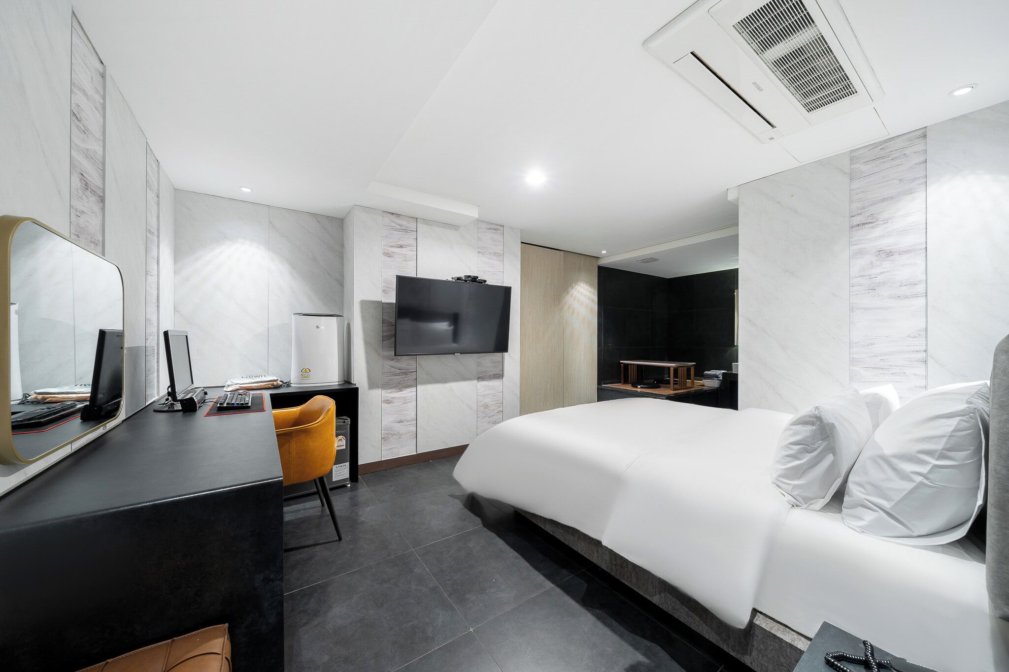 Desk, laptop workspace, free WiFi, bed sheets