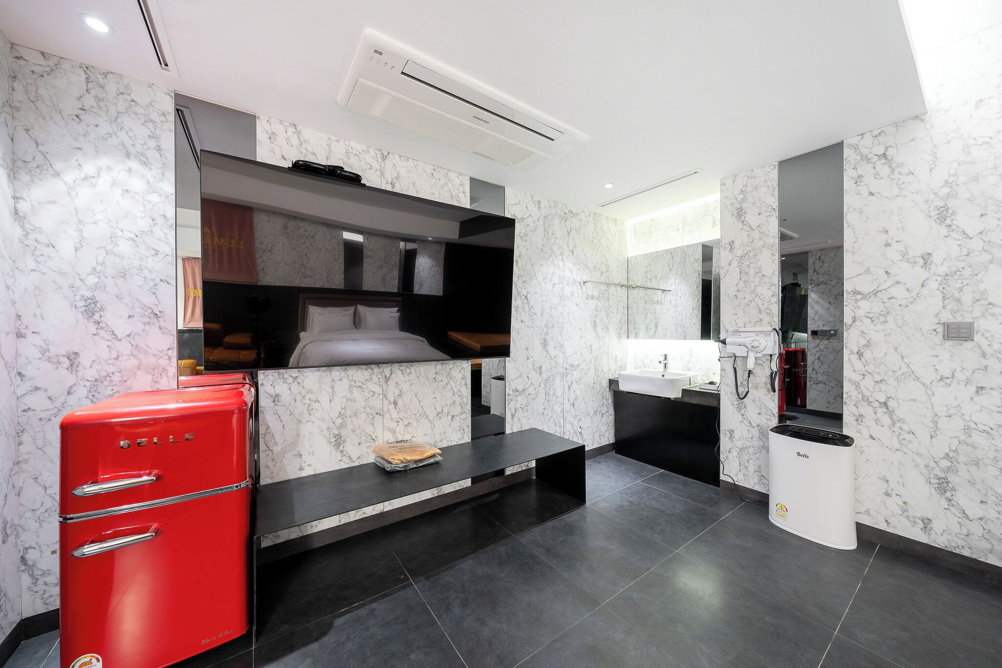 Desk, laptop workspace, free WiFi, bed sheets
