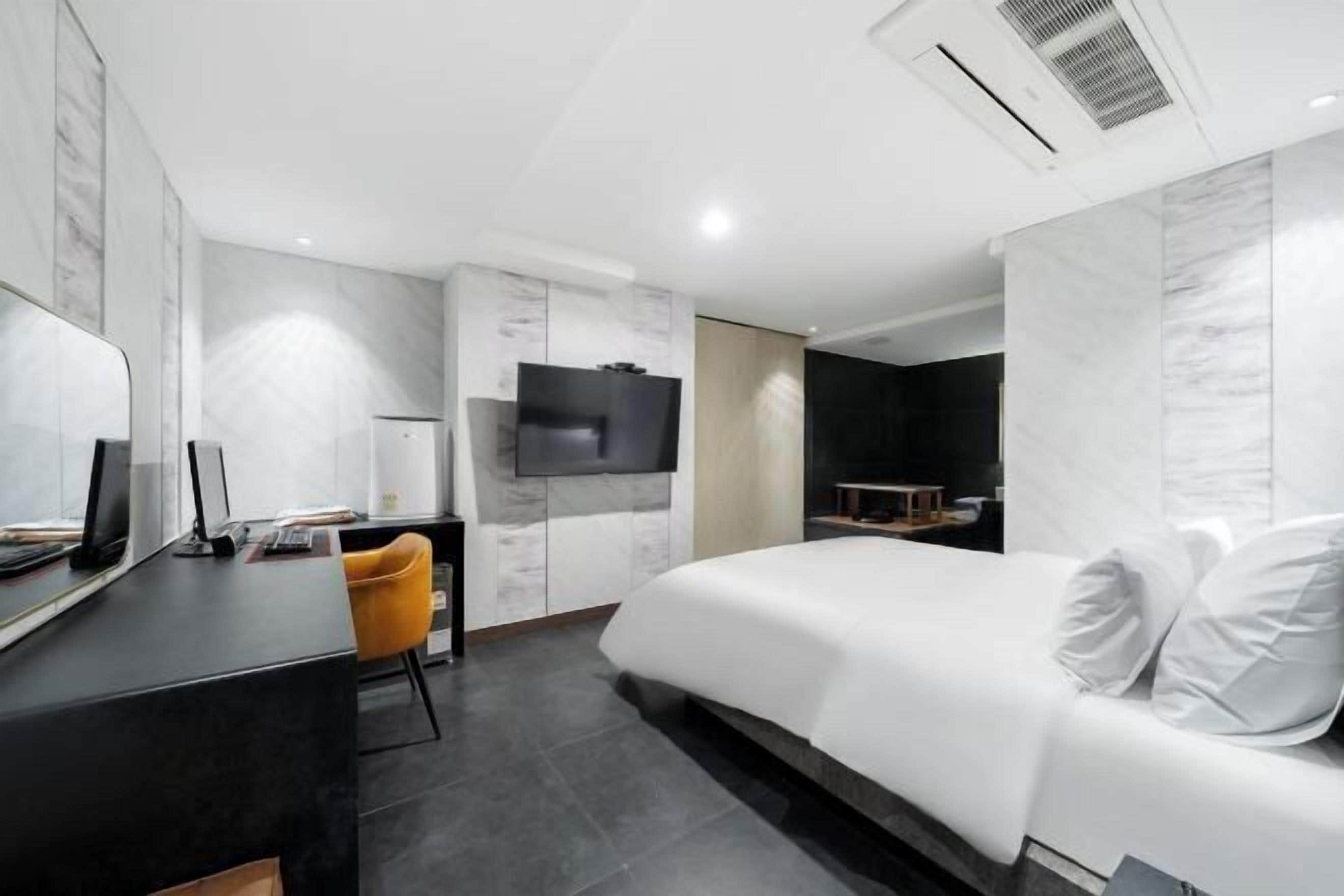 Een bureau, gratis wifi, rolstoeltoegang