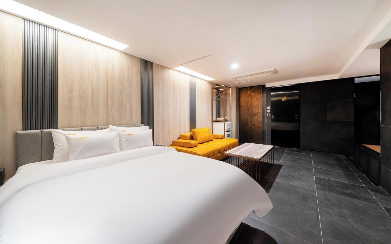 Desk, laptop workspace, free WiFi, bed sheets