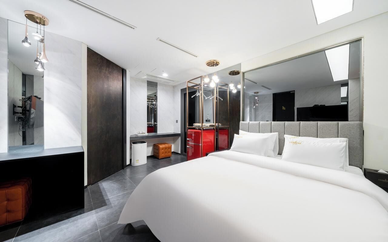 Desk, laptop workspace, free WiFi, bed sheets