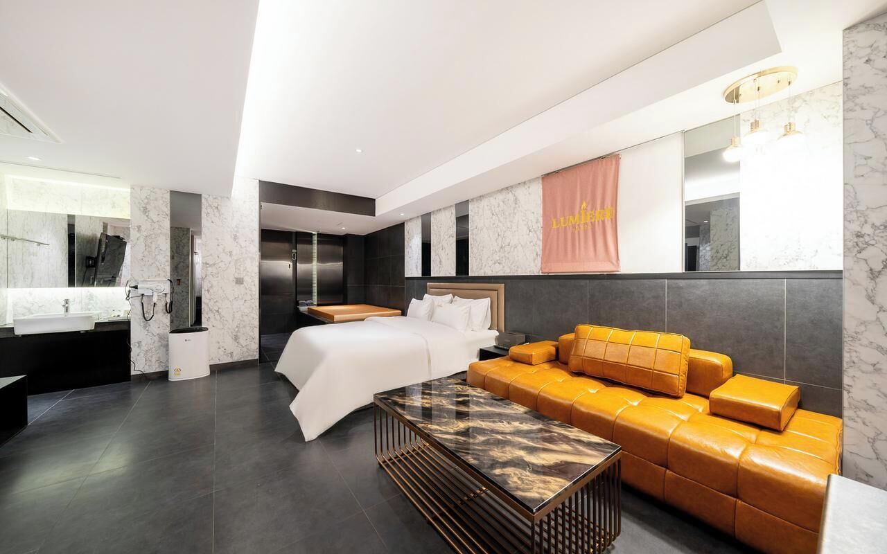 Desk, laptop workspace, free WiFi, bed sheets