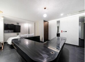Luxury Room | Living area | TV, Netflix, streaming services - Yeoksam Lumiere (Seoul)