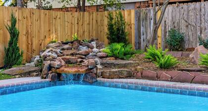 Family Fun Oasis ~ Heated Pool ~ Hot Tub ~ Game Room ~ Outdoor Bar ~ Fire Pit