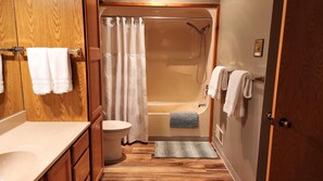 Bruser, boblebadekar, håndklæder, Sæbe