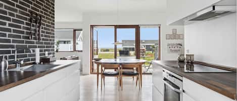 Réfrigérateur, four, plaque de cuisson, lave-vaisselle