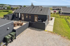 Exterior - Beautiful home in As Vig 100 m from the beach (Juelsminde)