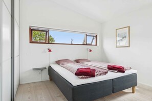 2 bedrooms, iron/ironing board, free WiFi, wheelchair access - Beautiful home in As Vig 100 m from the beach (Juelsminde)