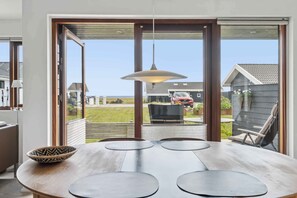 Dining - Beautiful home in As Vig 100 m from the beach (Juelsminde)