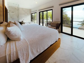 3 bedrooms, iron/ironing board, WiFi, bed sheets - Casa Xchel in front of the bay, pool, jacuzzi and deck. (Calderitas)