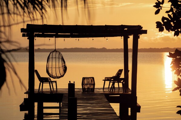 Outdoor dining - Casa Xchel in front of the bay, pool, jacuzzi and deck. (Calderitas)