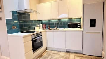 Mikroaaltouuni, uuni, liesi