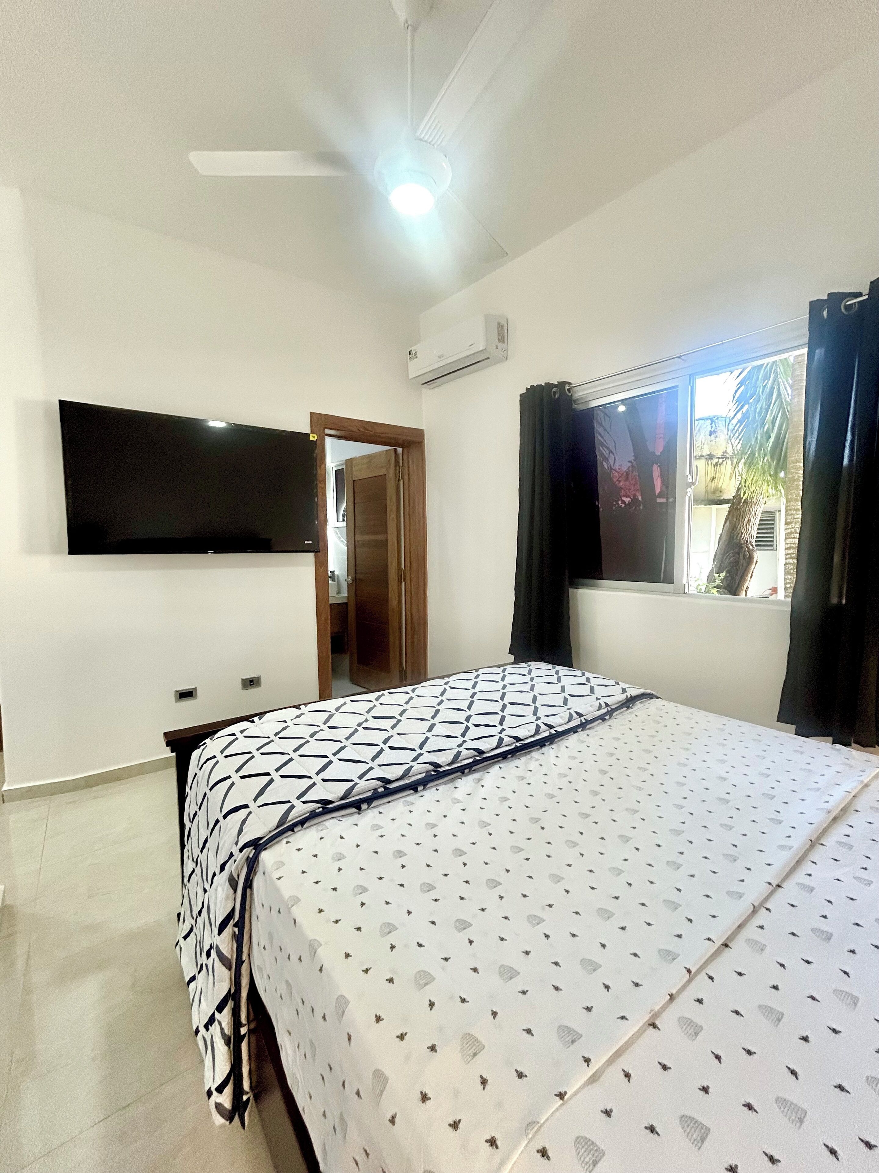 3 chambres, fer et planche à repasser, Wi-Fi, draps fournis