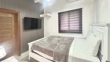 3 chambres, fer et planche à repasser, Wi-Fi, draps fournis