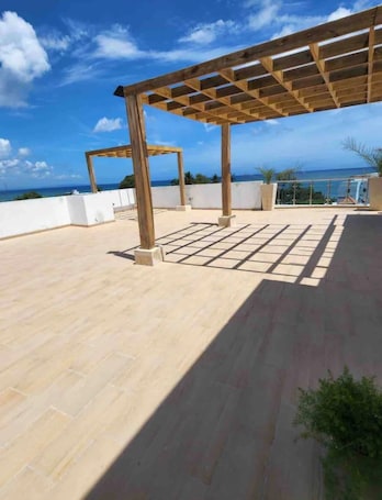 Terrasse/Patio. Beach 100 mts away! Live The Luxury In Rio San Juan Parking Included!