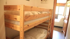 A bunk bed with wooden frames and white bedding. - Rhododendrons Rd501 Center & Telecabine 4 Pers (Chatel)