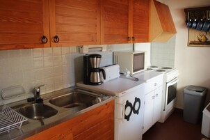 Refrigerador, microondas, horno, cafetera/tetera