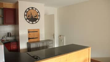 Apartment | Private kitchen | Fridge, microwave, dishwasher, coffee/tea maker