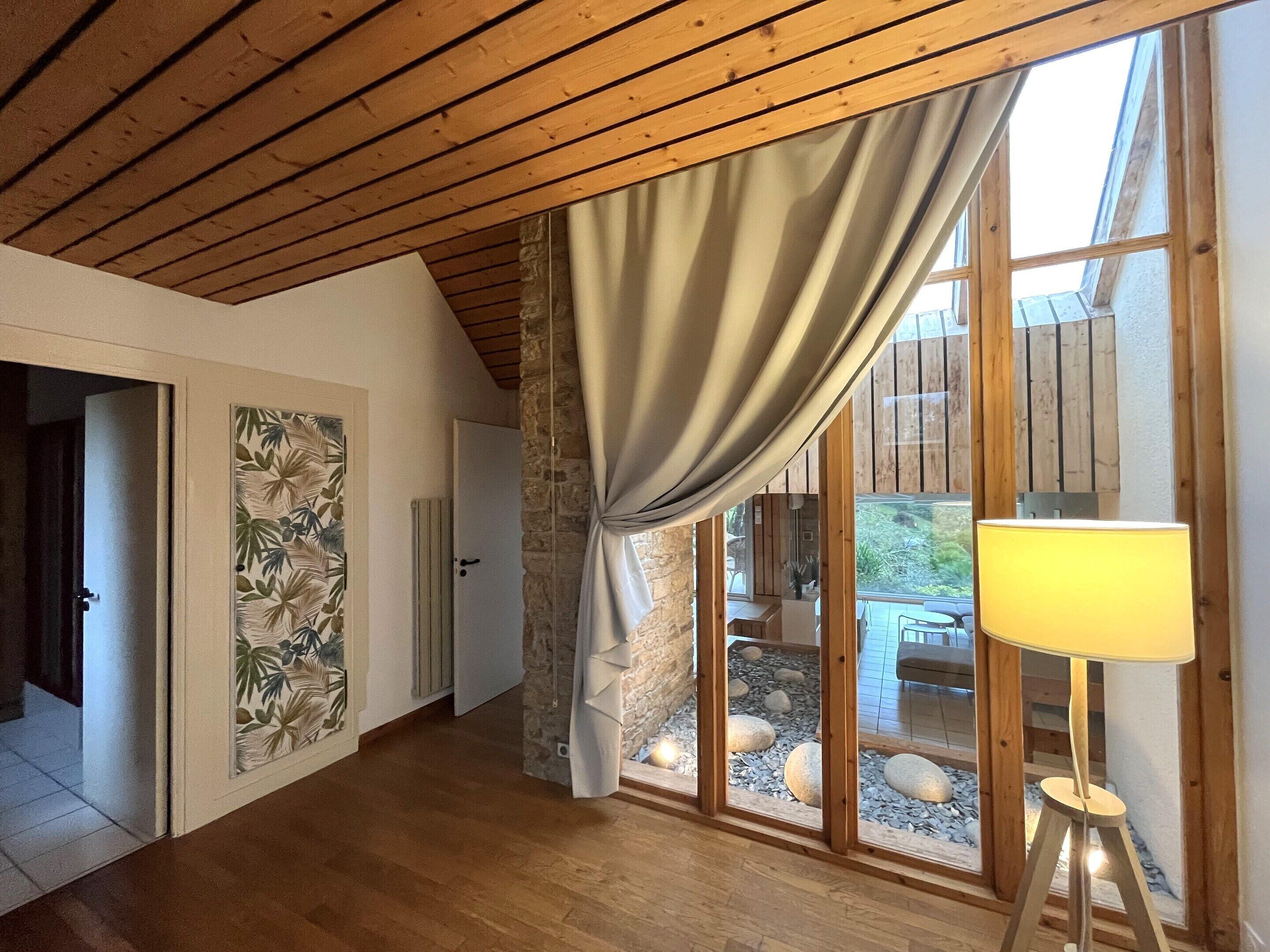 House | 5 bedrooms, individually furnished