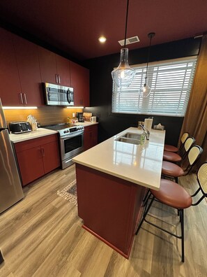 Mikrobølgeovn, ovn, kogeplade, opvaskemaskine