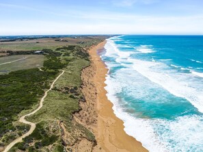 Beach - Luxury 4 br house with sea views (Warrnambool)