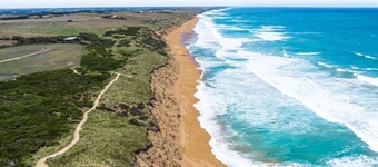 Luxury 4 br house with sea views