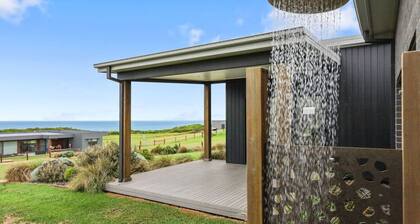 Luxury 4 br house with sea views