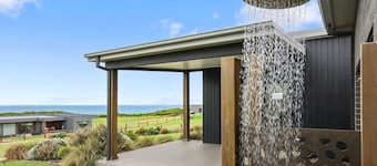 Luxury 4 br house with sea views