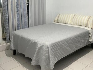 3 室のベッドルーム、デスク、アイロン / アイロン台、WiFi