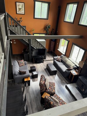 Smart TV, fireplace, DVD player