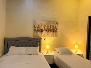 2 chambres, fer et planche à repasser, Wi-Fi, draps fournis