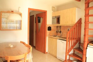 Apartment | Private kitchen | Fridge, microwave, oven, dishwasher - Barbessine Bbb11 SUN & Chair Lift 5 Pers (Chatel)