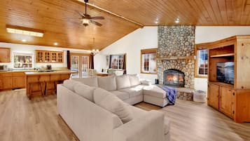 Télévision, cheminée