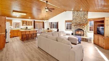 Télévision, cheminée