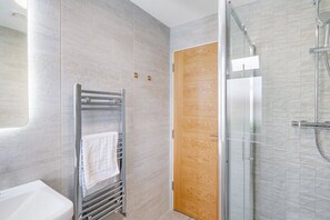Douche, sèche-cheveux