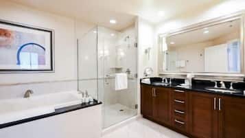 Shower, jetted bath, hair dryer, towels
