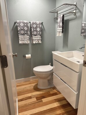 Haartrockner, Seife, Toilettenpapier