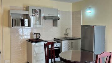 Superior Studio, Garden View | Desk, laptop workspace, free WiFi