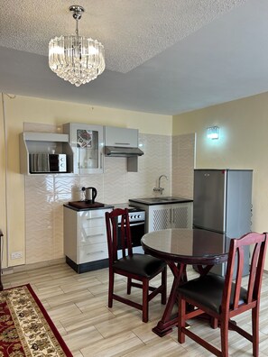 Desk, laptop workspace, free WiFi - Gunhill Avenue Guesthouse (Harare)