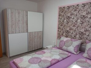 Apartment | 1 bedroom, individually furnished, bed sheets