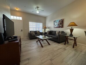 Smart TV - 4 Bedroom 3 Bathroom Villas At Seven Dwarfs 27-106 (Kissimmee)